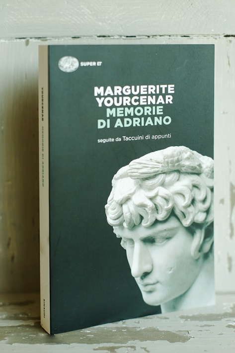 Shahrazād: Memorie di Adriano di Marguerite Yourcenar Un viaggio dentro  l'uomo, tra le imprese gloriose di Roma Eterna - Il Flâneur - Il Flâneur